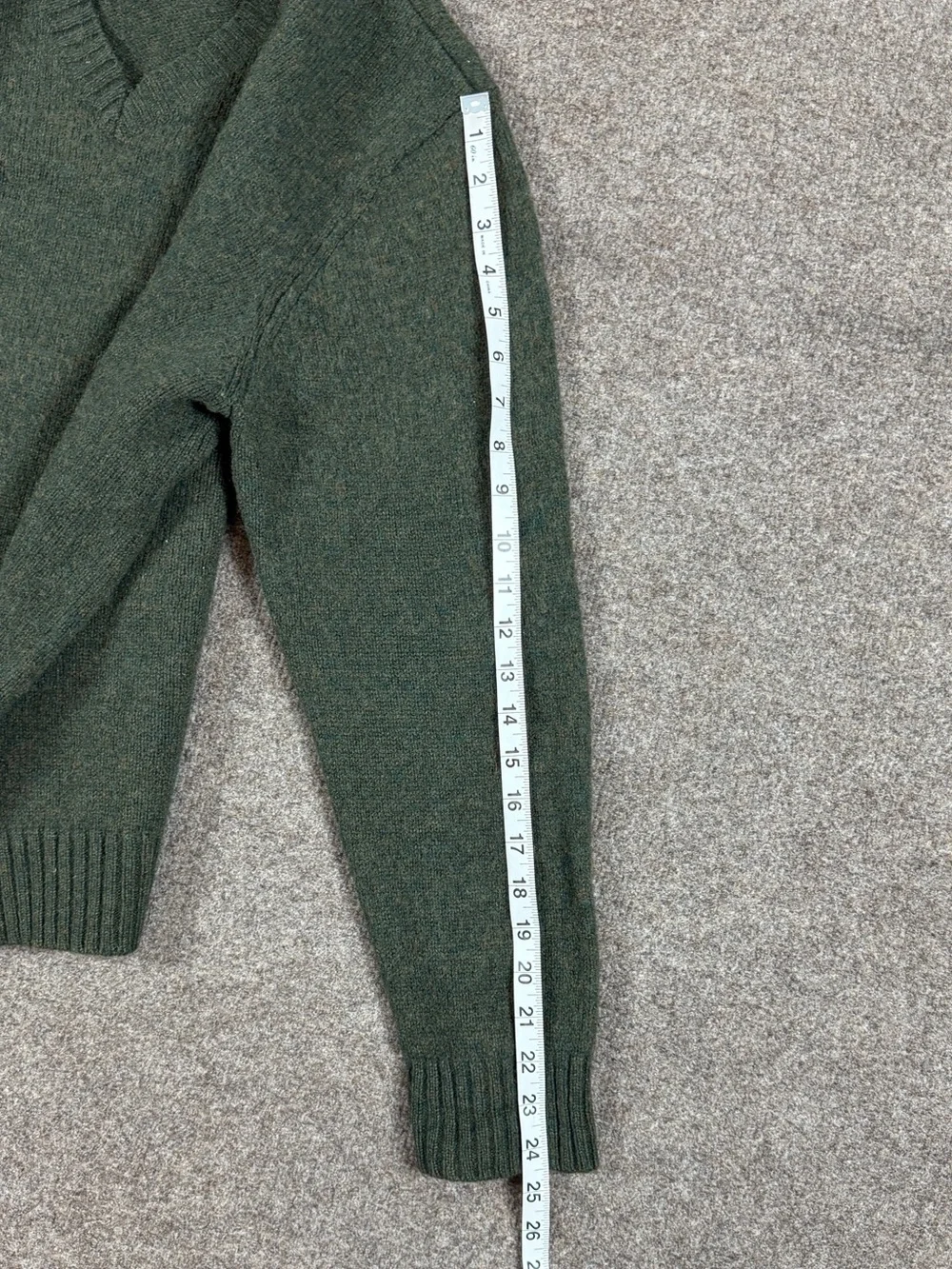 LL Bean Heather Green V-Neck Long Sleeve 100% Wool Sweater Men’s Large Vintage